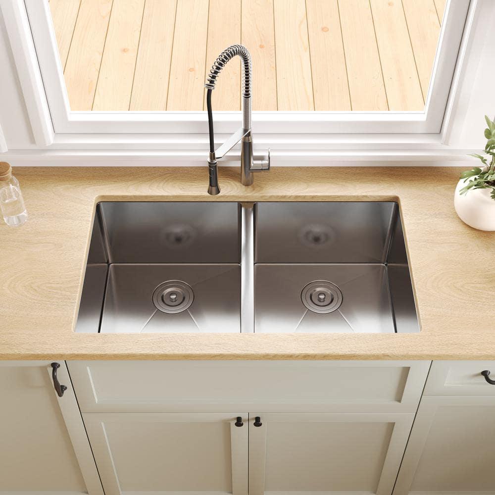 DeerValley 33'' L Undermount 50/50 Double Bowl Stainless Steel Kitchen Sink with Basket Strainers and Stainless Steel Grids