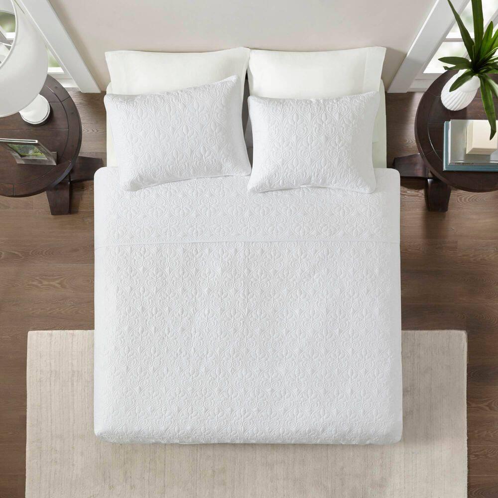 Quebec Reversible Quilt Set