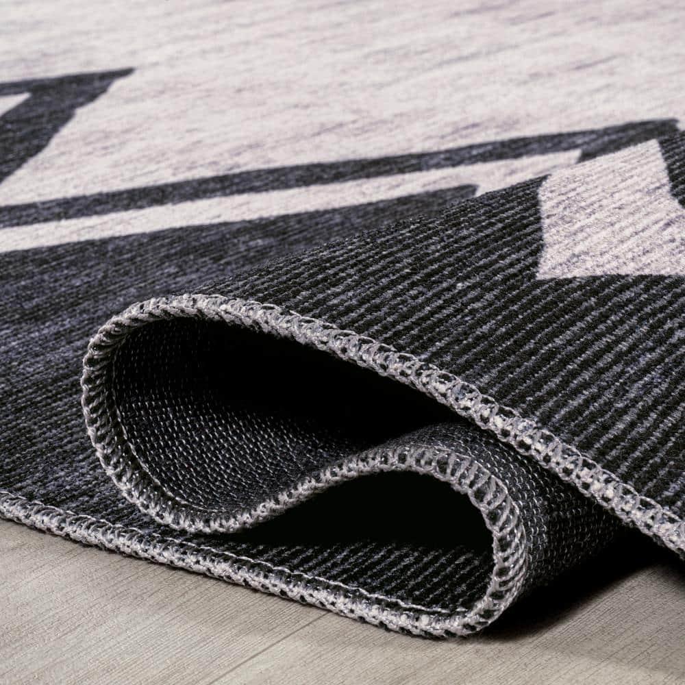 4' x 6' Siksak Modern Chevron Border Machine-Washable Area Rug, Ivory/Black - JONATHAN Y