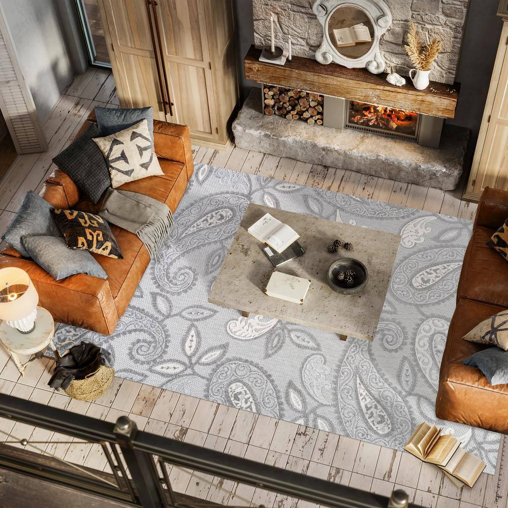 4'x6' Julien Paisley High-Low Indoor/Outdoor Area Rug, Light Gray - JONATHAN Y