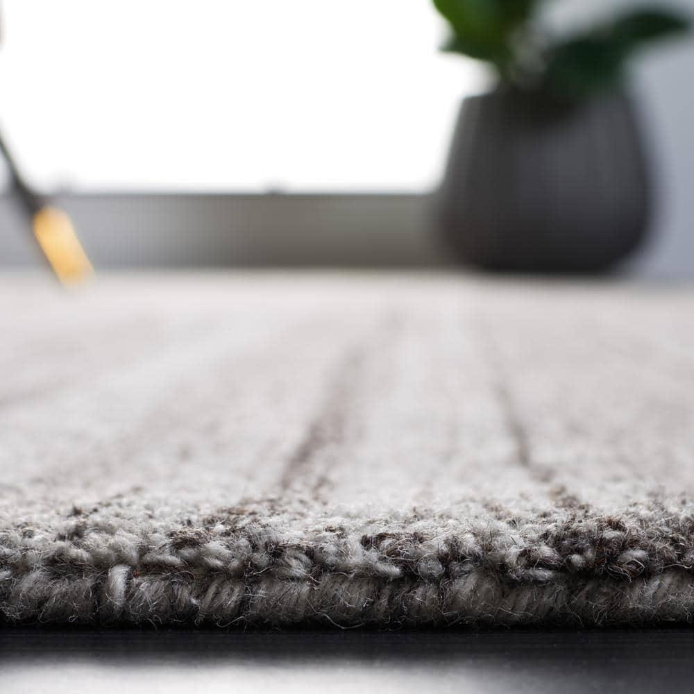 Abstract ABT901 Handmade Indoor Area Rug - Grey - 4'x6' - Safavieh