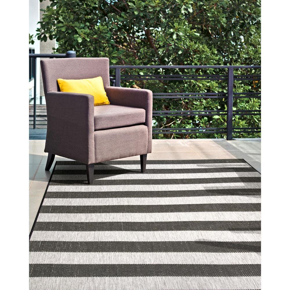 Nuloom Alexis Striped 5x8 Indoor/Outdoor Area Rug for Living Room Patio Deck Front Porch Kitchen, Black/Light Grey