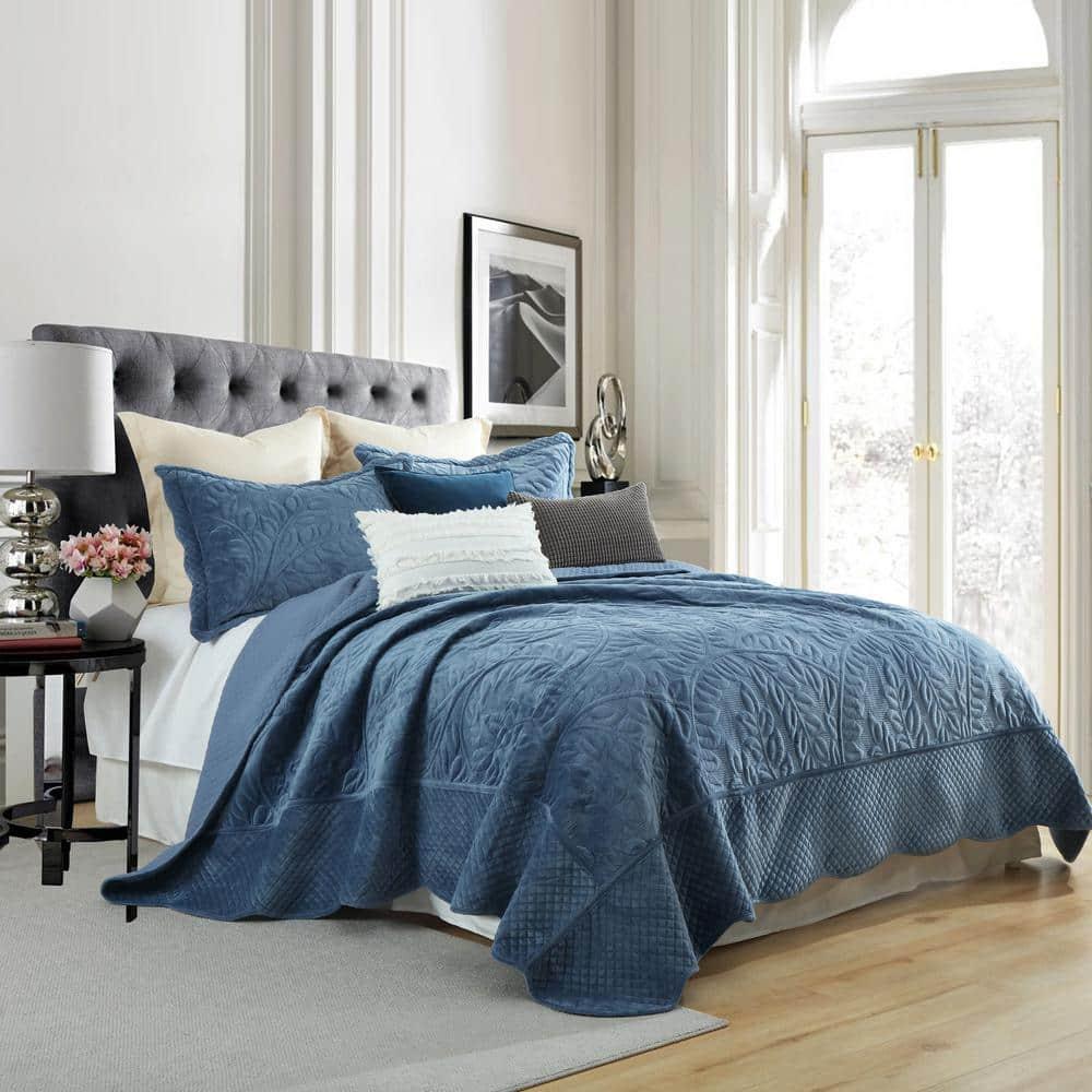 MarCielo Marcielo Oversized Embroidered Velvet Quilt Set With 2 Pillow Shams