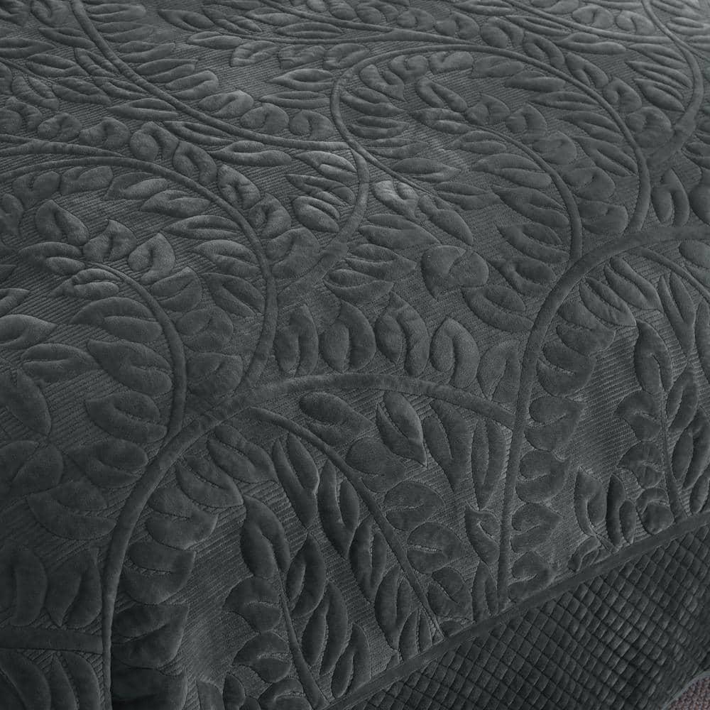 MarCielo Marcielo Oversized Embroidered Velvet Quilt Set With 2 Pillow Shams