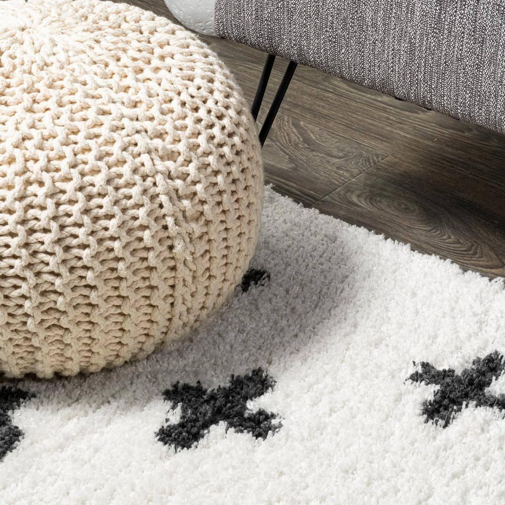 3'x5' Cristo Berber Geometric Shag Area Rug, White/Black - JONATHAN Y