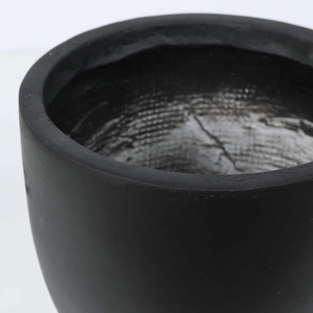 LuxenHome Round Tapered 9.2" H House Planter, Indoor/Outdoor Black