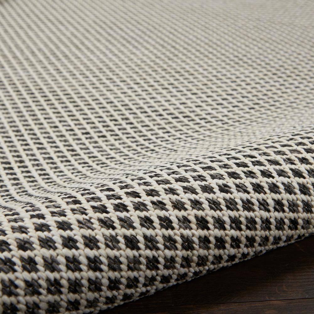 Beachcrest Home™ Rectangle Hartigan Geometric Machine Tufted Polypropylene Plastic Indoor / Outdoor Area Rug in Gray