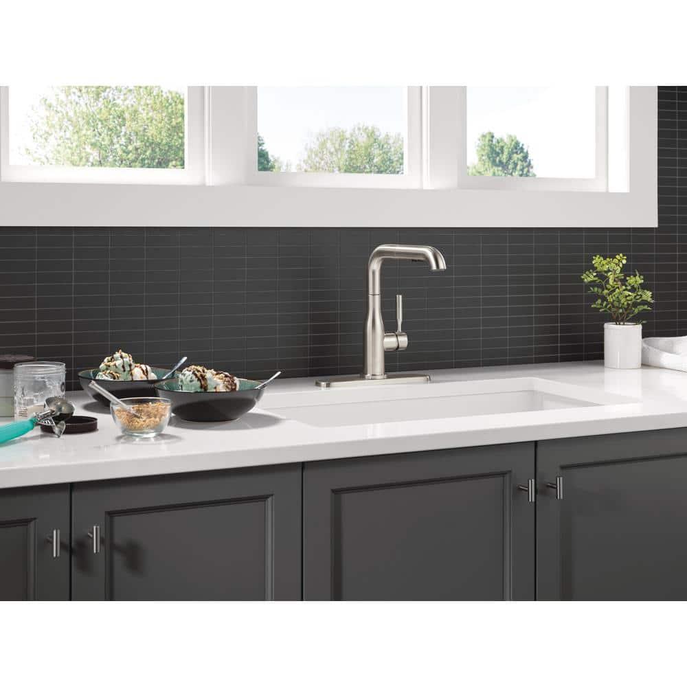 Almari Pull-Out Sprayer Kitchen Faucet, Single Handle Kitchen Sink Faucet