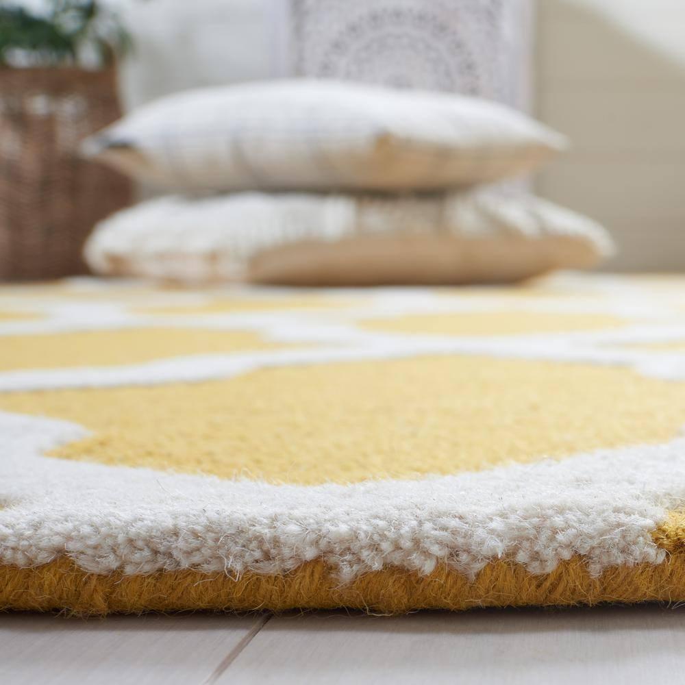 SAFAVIEH Cambridge Liam Geometric Wool Runner Rug, Gold/Ivory, 2'6" x 6'