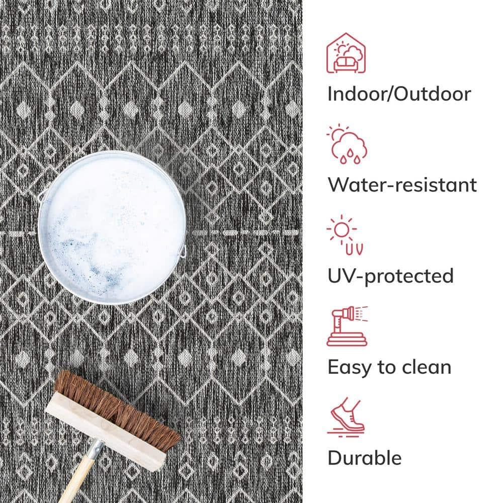 Nors Dark Grey Indoor/Outdoor Flat-Weave Pile Nordic Lattice Pattern Area Rug (6'7" x 9'3")