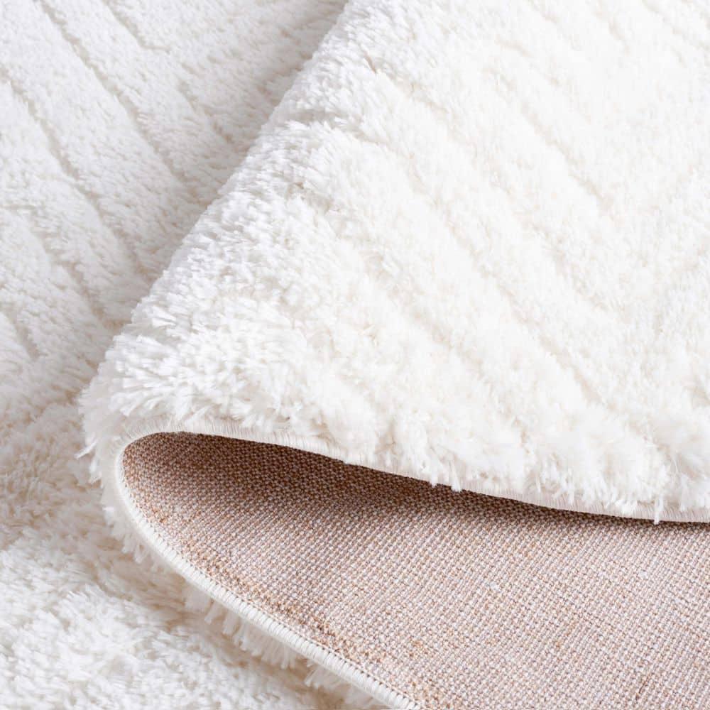 Tahoe Shag THO652 Power Loomed Indoor Area Rug - White - 4'x6' - Safavieh