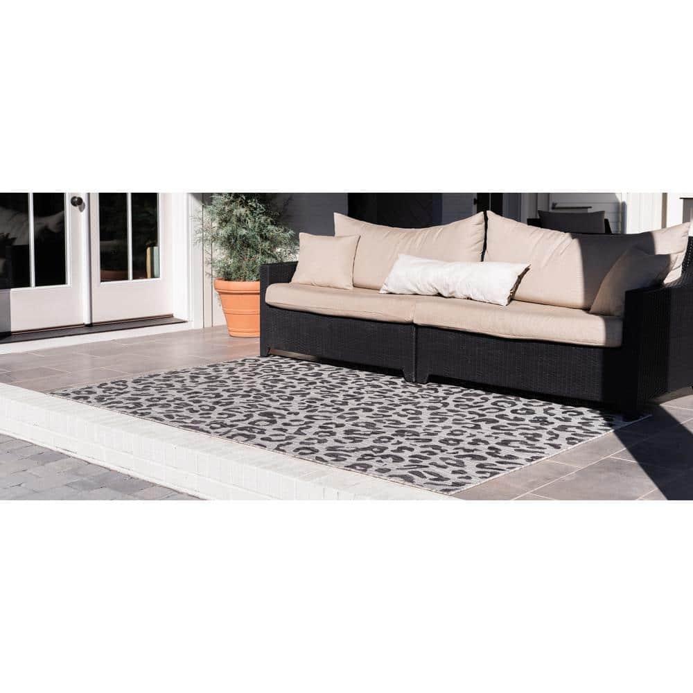 Unique Loom 4' 1 x 6' 1 Rectangle Indoor/Outdoor Safari Light Gray Area Rug