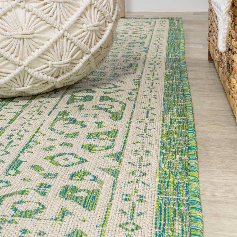 8' x 10' Sinjuri Medallion Textured Weave Indoor/Outdoor Area Rug, Cream/Green - JONATHAN Y