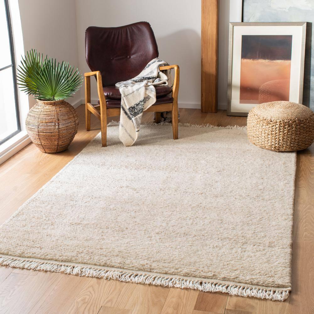 SAFAVIEH Casablanca Carbrey Solid Wool Shag Area Rug, Beige, 4' x 6'