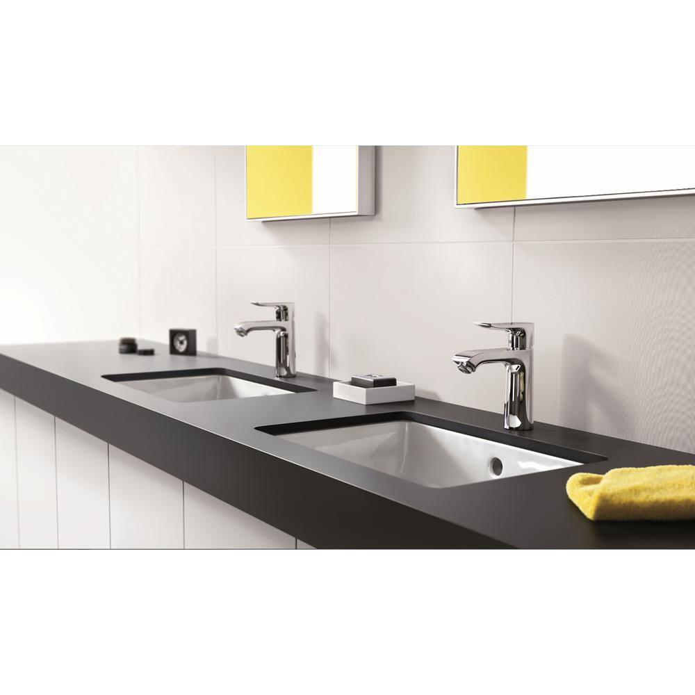 Metris Single Hole Bathroom Faucet with Drain Assembly