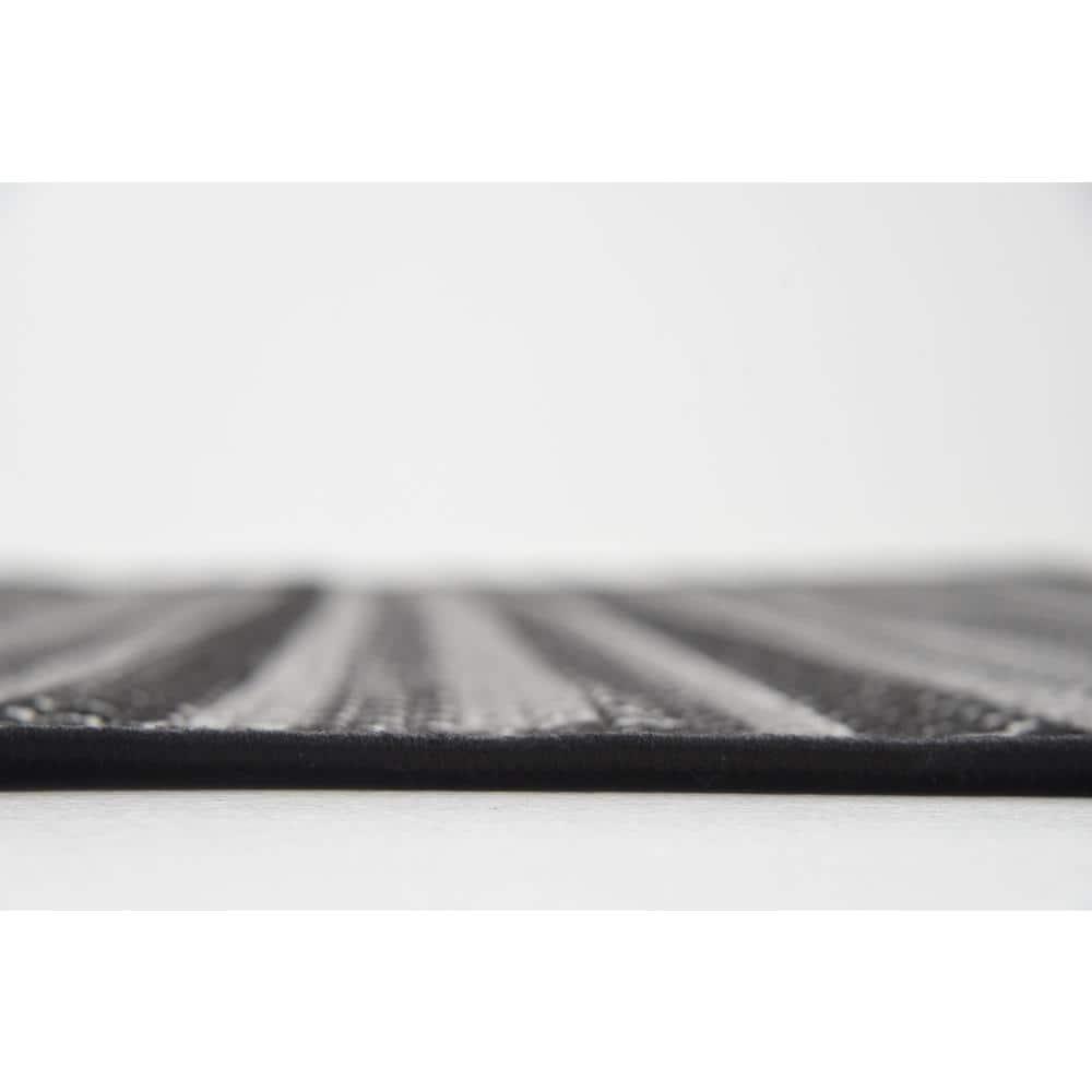 Unique Loom 6' 0 x 9' 0 Gray Outdoor Border Checkered Area Rug