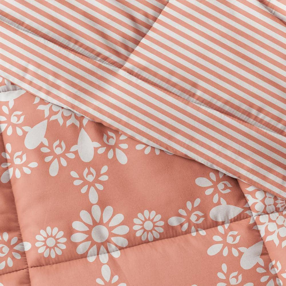7-Piece Bedding Bundle - Pattern Comforter and Sheet Set