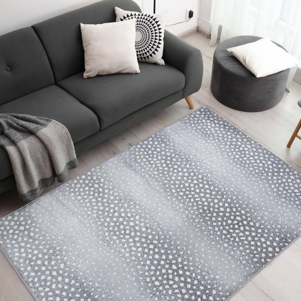 4'x 6' Antelope Modern Animal Area Rug, Light Gray/Cream - JONATHAN Y