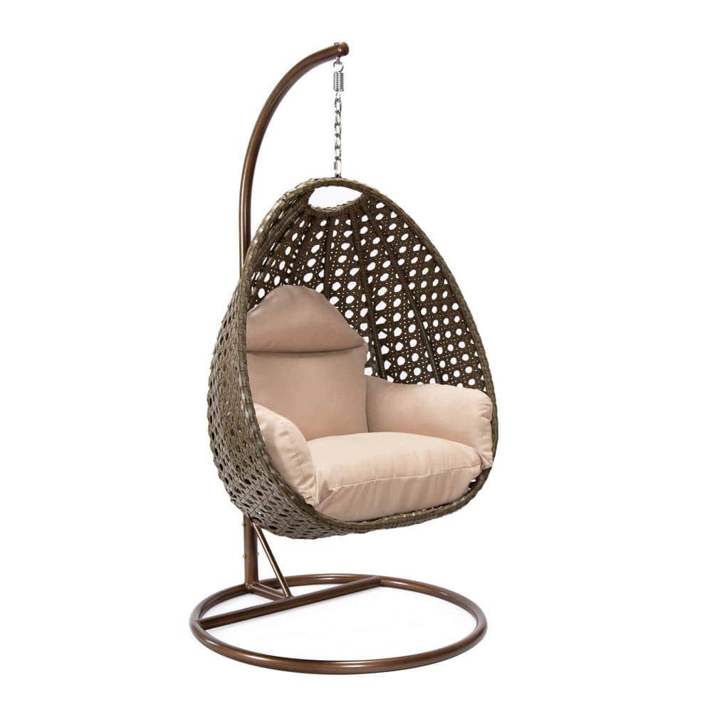 LeisureMod Columpio Colgante de Mimbre Beige con Soporte y Cojín, Perfecto para Relajarse en Interiores y Exteriores