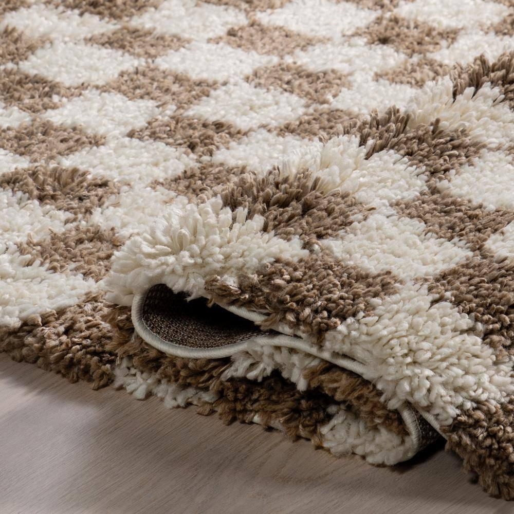 Nuloom Adelaide Checkered 2x8 Runner Shag Indoor Area Rug for Living Room Bedroom Dining Room Nursery Entryway Hallway, Beige/Brown