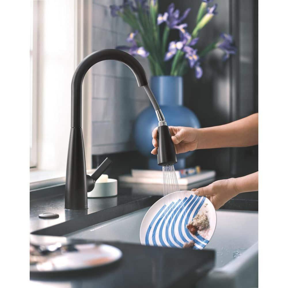 Moen Haelyn Matte Black Single Handle Deck-mount Handle Residential Pull-down Kitchen Faucet with Sprayer ( Deck Plate Included ) (Soap Dispenser Included)
