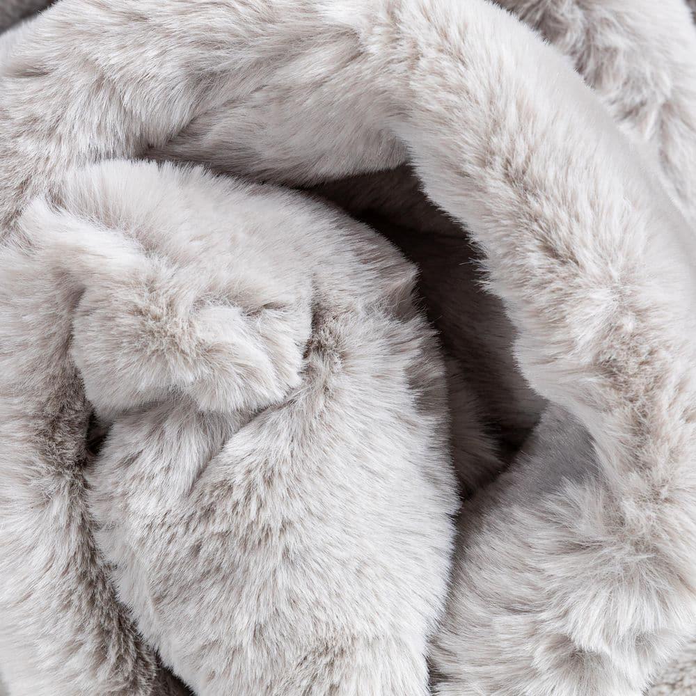 Well Woven Opal Crest Textured Solid White Modern Faux Fur 5'2" Heart Area Rug