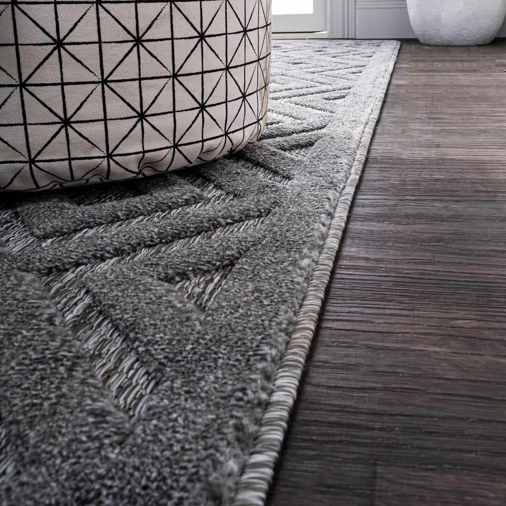 5' Round Portmany Neutral Diamond Trellis Indoor/Outdoor Area Rug, Dark Gray - JONATHAN Y