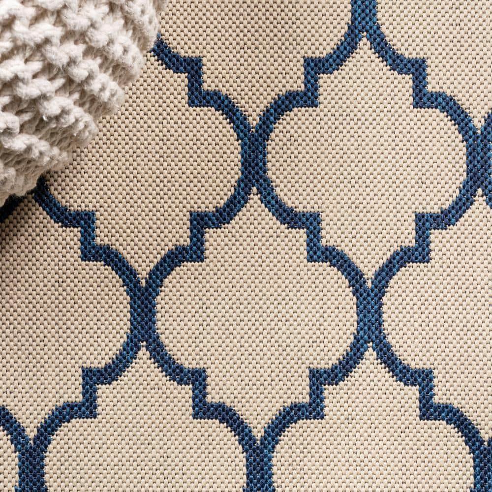 4'x6' Arabesque Ogee Trellis Indoor/Outdoor  Area Rug, Beige/Navy - JONATHAN Y
