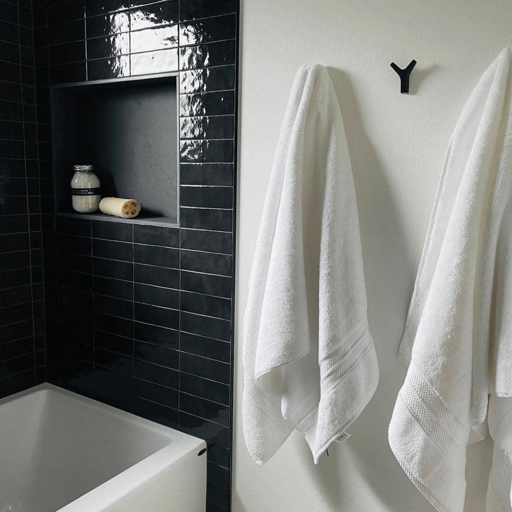 Bedrosians Cloe Rectangle Gloss Ceramic Tile 3 x 8, Black (10.64 sq. ft./Case)
