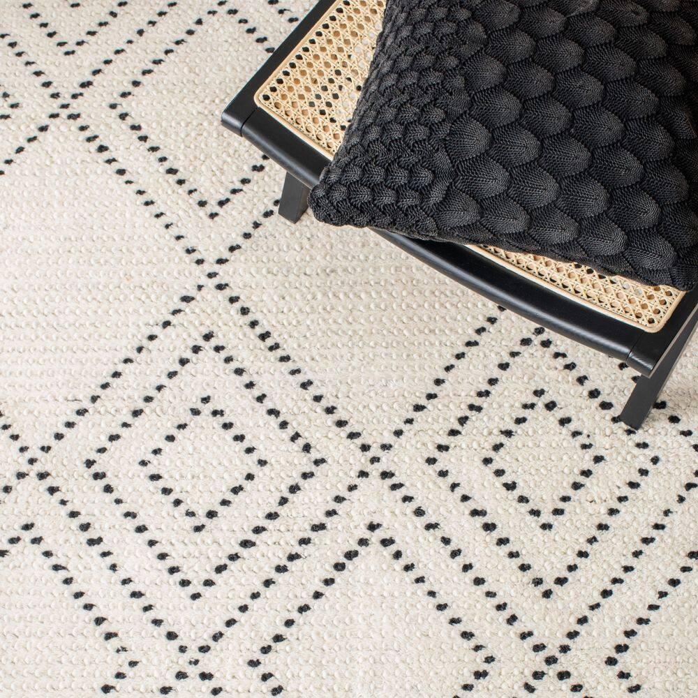 Casablanca CSB676 Hand Loomed Area Rug - Ivory/Black - 8'x10' - Safavieh.