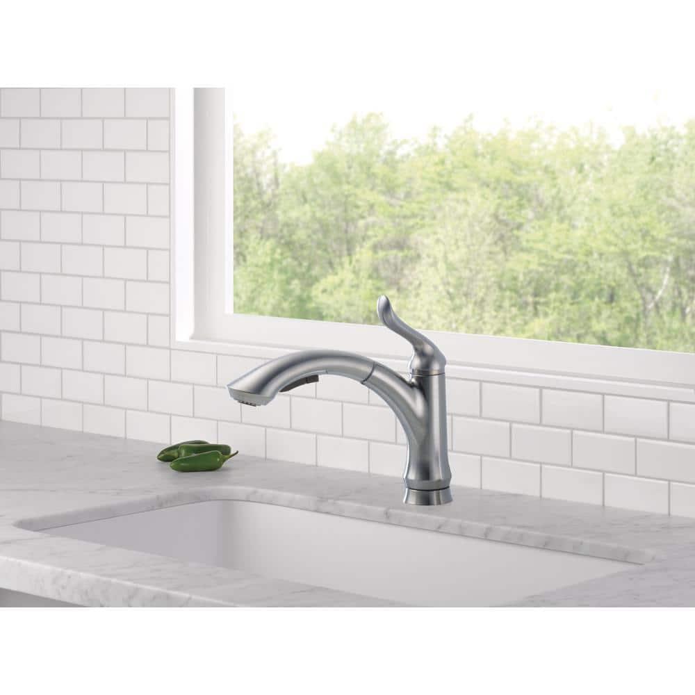 Delta Linden Pull Out Sprayer Kitchen Sink Faucet, Single Handle Kitchen Faucet 4353-AR-DST