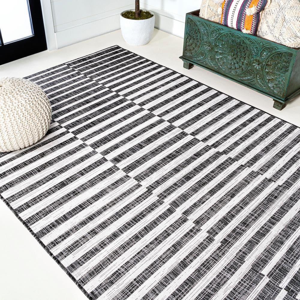 5'x8' Sukie Modern Offset Stripe Indoor/Outdoor Area Rug, Black/Ivory - JONATHAN Y