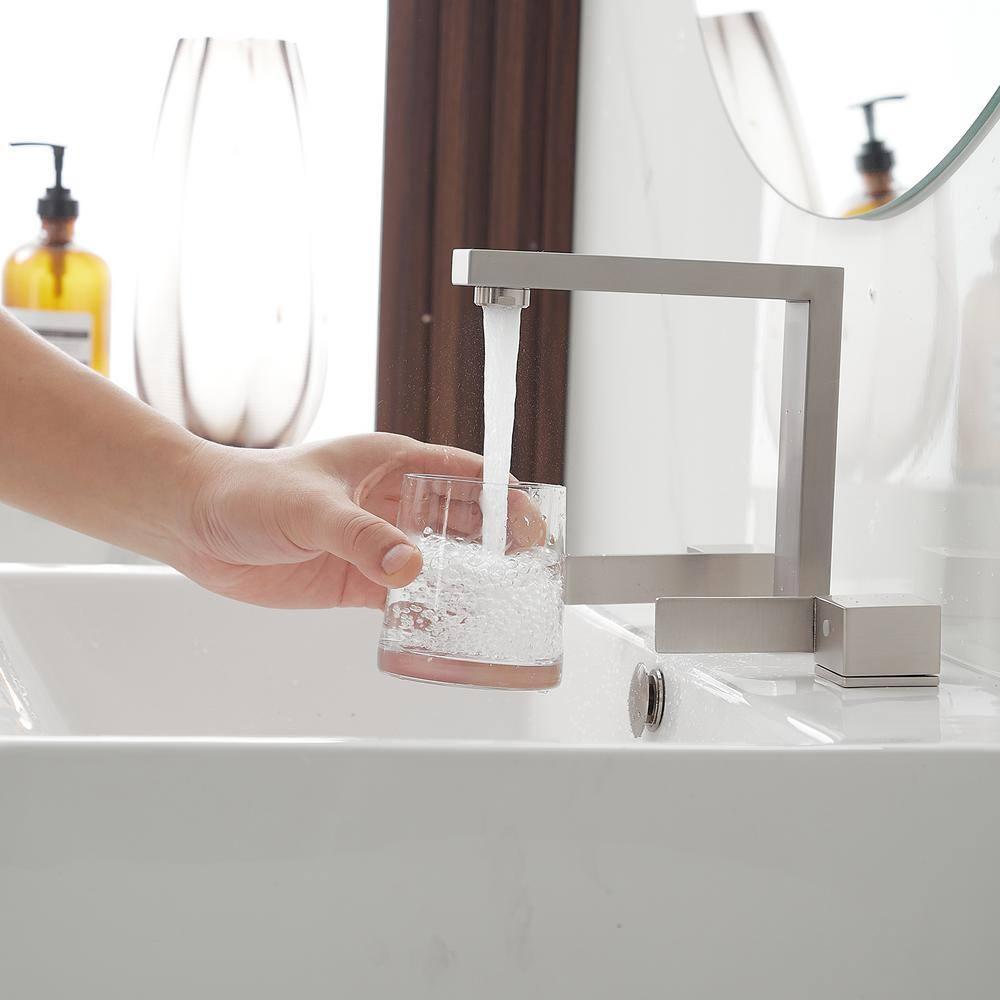 Widespread Single-handle Bathroom Faucet with Drain Assembly