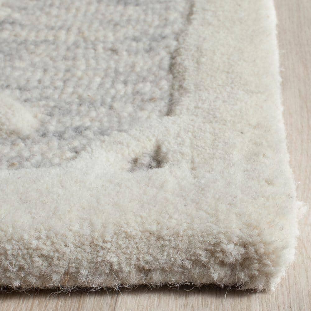 Cambridge CAM728 Hand Tufted Area Rug  - Safavieh