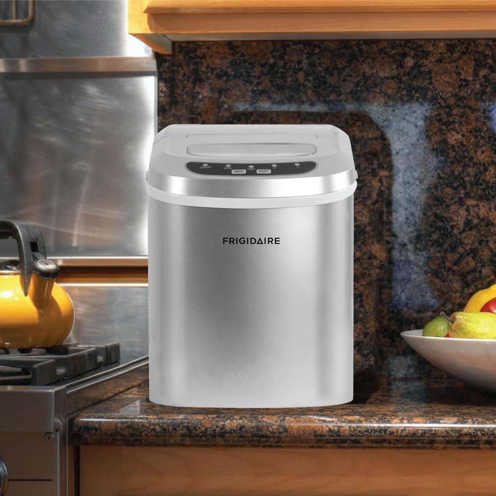 Frigidaire Small Appliances Frigidaire Small Appliances 26 Lb. Daily Production Cube Ice Freestanding Ice Maker