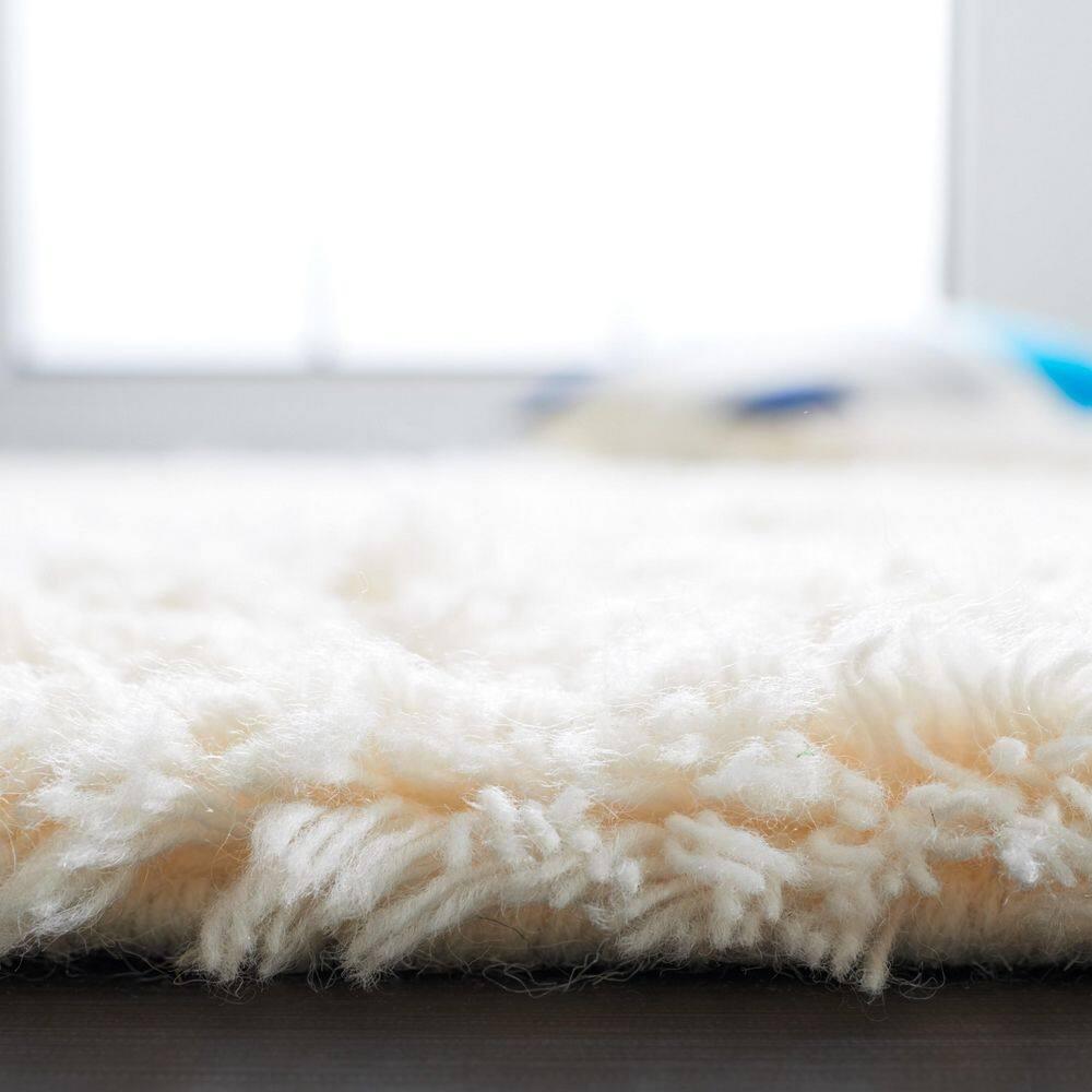 Safavieh Casablanca 470 Hand Tufted Wool Pile Solid Color Rug