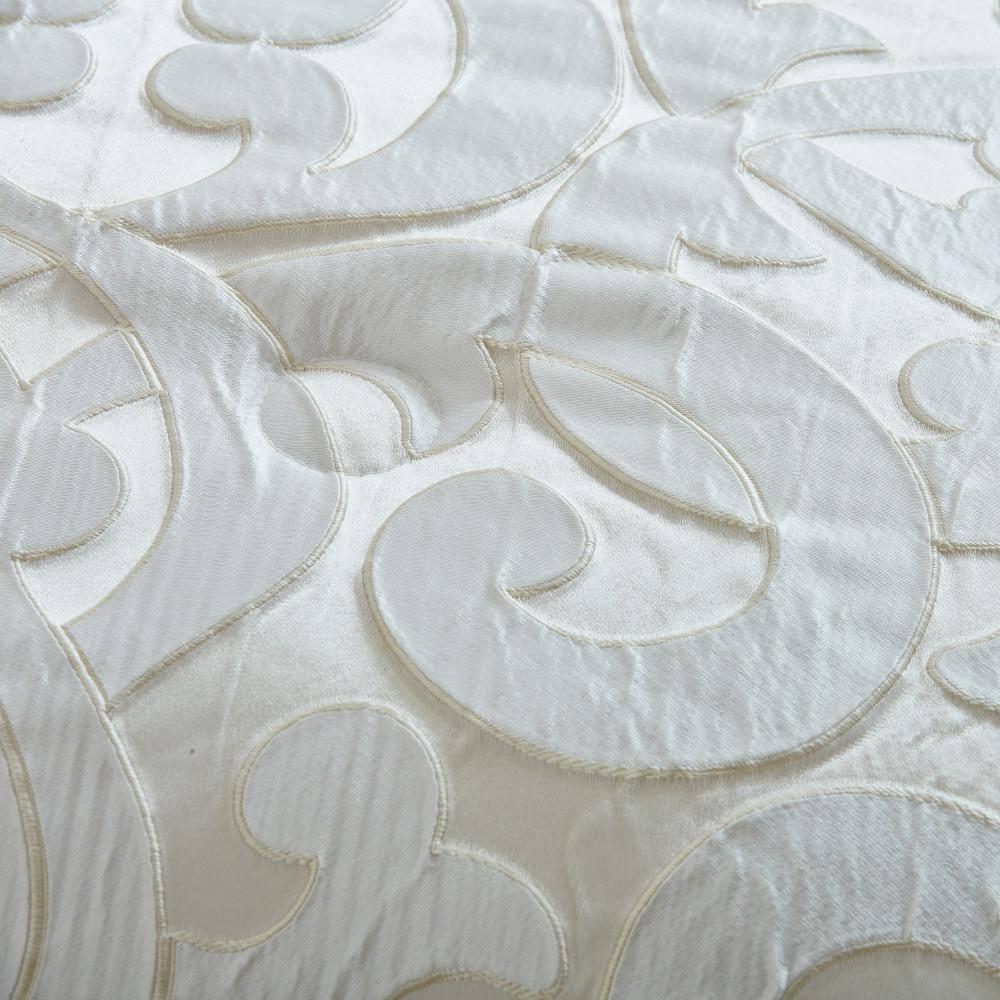 Five Queens Court La Grande Ivory Comforter Set