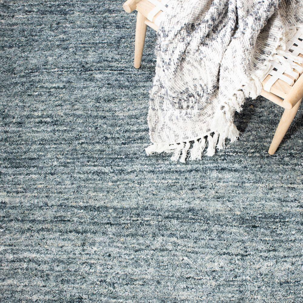 SAFAVIEH Himalaya Flanagan Solid Area Rug, Blue/Gold, 6' x 9'