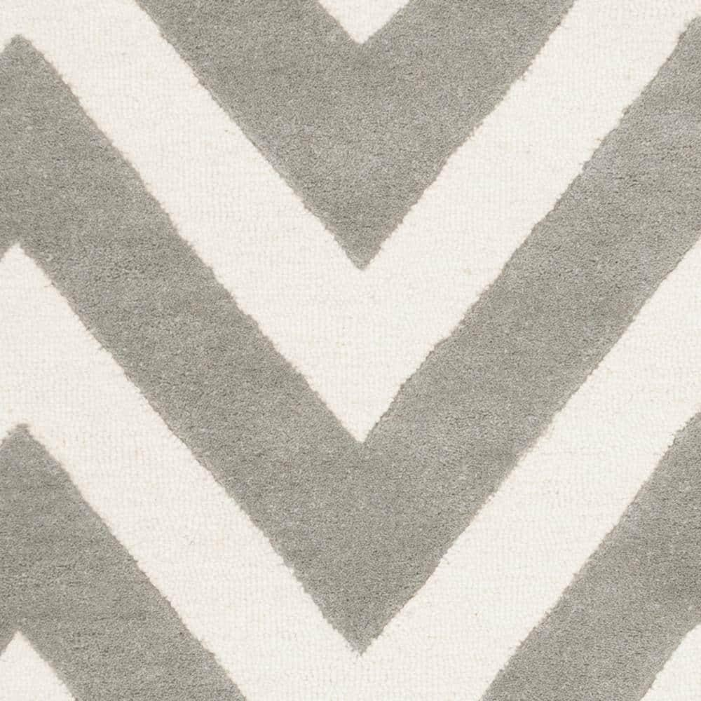 Safavieh Kids Basic Chevron SFK921 Hand Tufted Indoor Area Rug - Grey/Ivory - 5' Round - Safavieh
