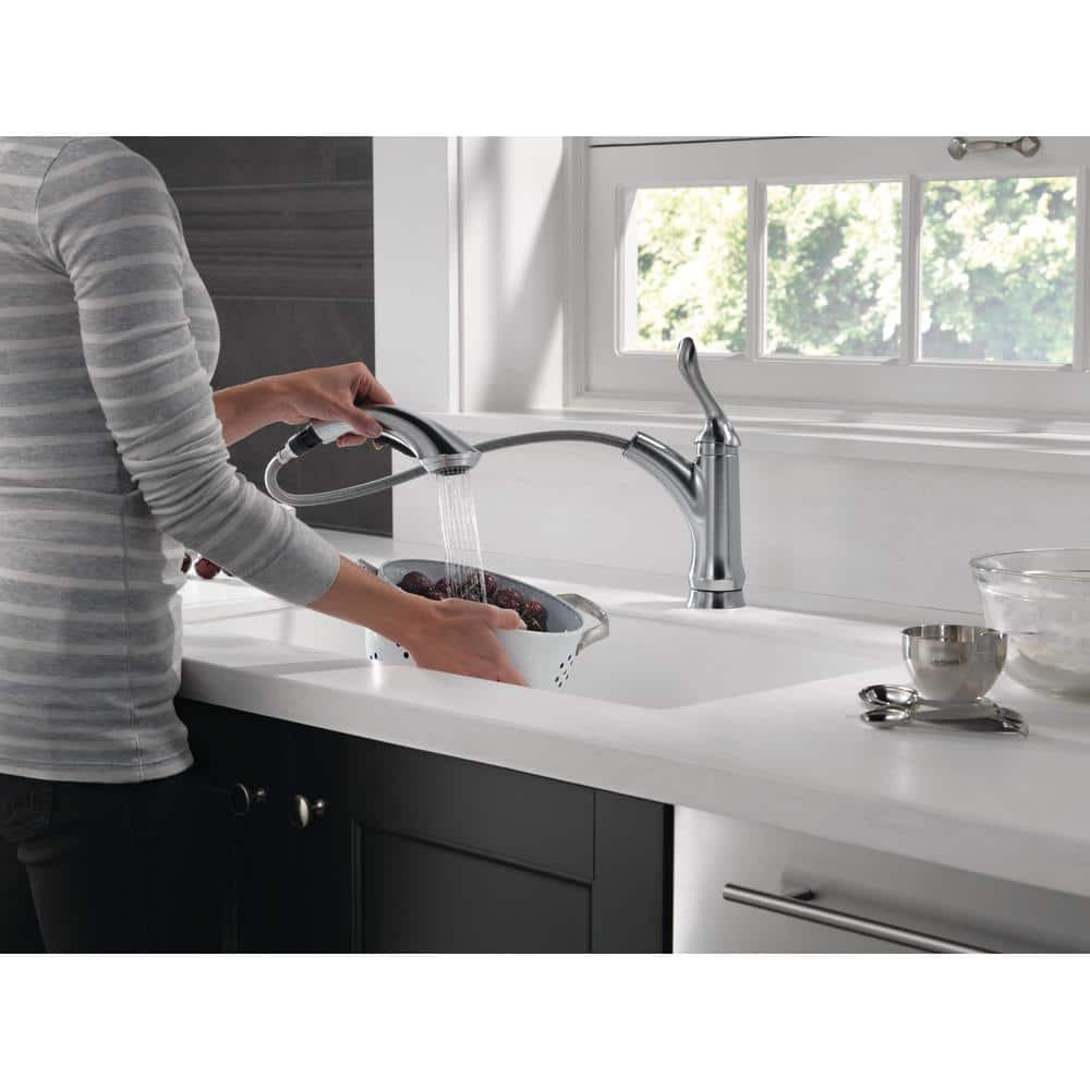 Delta Linden Pull Out Sprayer Kitchen Sink Faucet, Single Handle Kitchen Faucet 4353-AR-DST