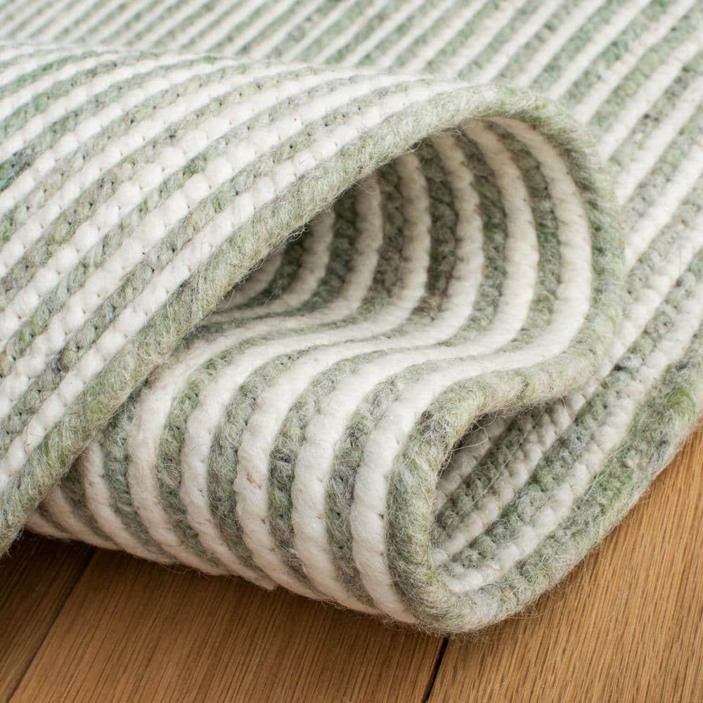 Braided BRD905 Hand Woven Area Rug - Green/Ivory - 6'x9' Oval - Safavieh.