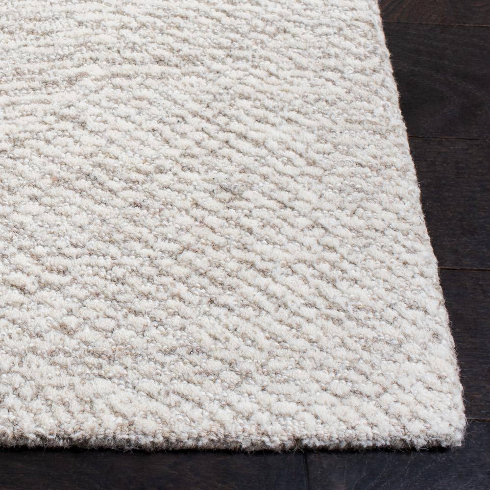 SAFAVIEH Metro Patricia Distressed Area Rug, Natural/Ivory, 2' x 3'