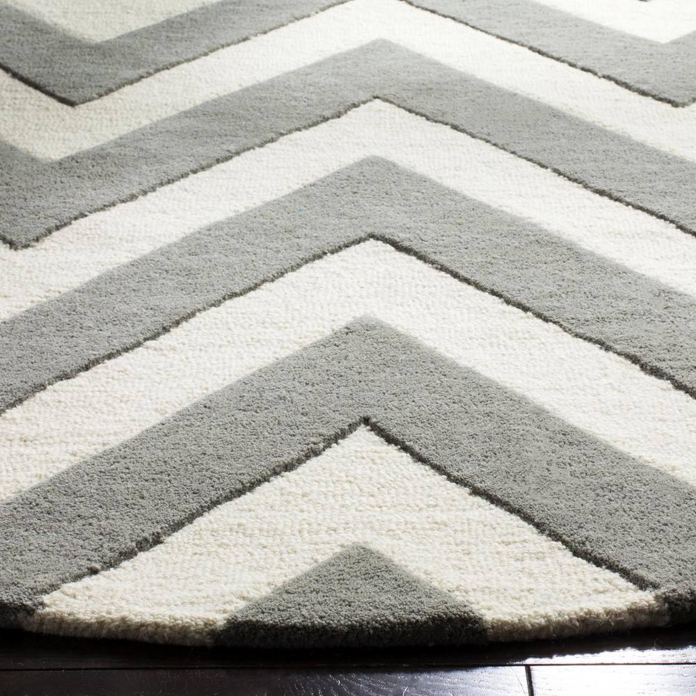 Safavieh Kids Basic Chevron SFK921 Hand Tufted Indoor Area Rug - Grey/Ivory - 5' Round - Safavieh