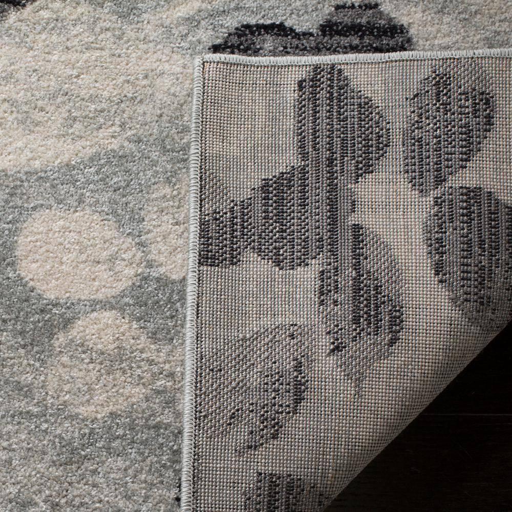 Evoke EVK236 Power Loomed Area Rug - Grey/Black - 5'3"x7'6" - Safavieh.