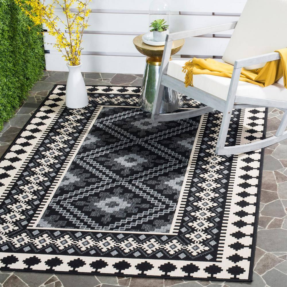 Veranda VER099 Power Loomed Indoor/Outdoor Area Rug - Black/Creme - 5'3"x5'3" - Safavieh.