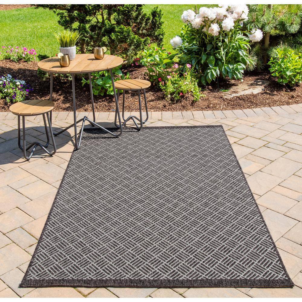 Momeni Como Polypropylene Machine Made Charcoal Indoor Outdoor Rug 2' X 3'