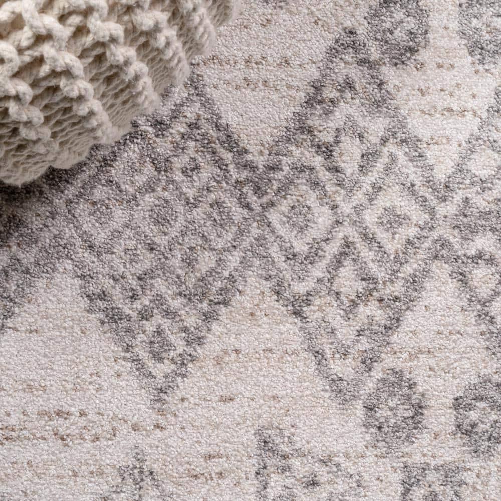 3'x5' Idris  Diamond Geometric Area Rug, Gray/Beige - JONATHAN Y