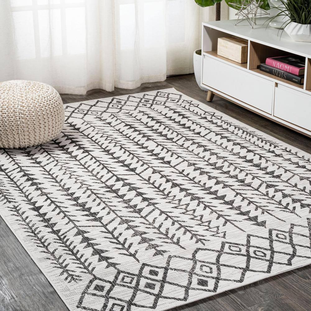 4'x6' Tokay Bohemian Geometric Indoor/Outdoor Area Rug, Ivory/Black - JONATHAN Y