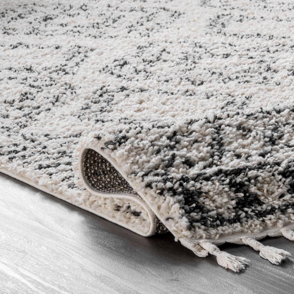 Nuloom Vasiliki Geometric 4x6 Shag Indoor Area Rug for Living Room Bedroom Dining Room Nursery, Off White/Charcoal