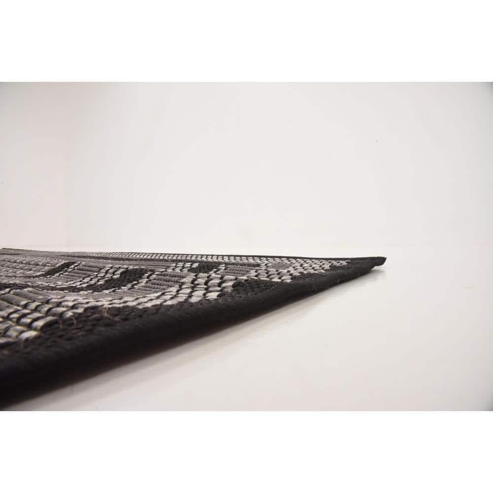 Unique Loom Multi Border Outdoor 5 x 8 (ft) Loomed Polypropylene Gray/Black Rectangular Indoor/Outdoor Geometric Area rug